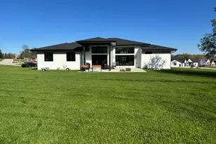 W256S6582 Pheasant Dr, Vernon, WI 53189 - Photo 2