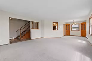 W56N710 Hawthorne Ave, Cedarburg, WI 53012 - Photo 4