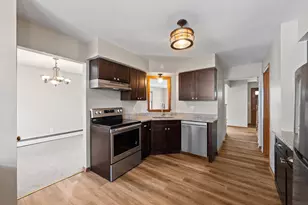 W56N710 Hawthorne Ave, Cedarburg, WI 53012 - Photo 6