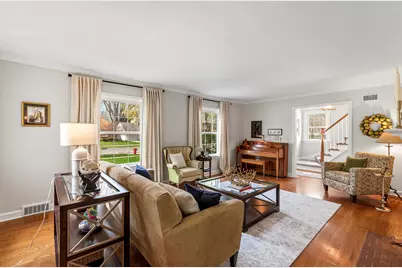 2434 N 93rd St, Wauwatosa, WI 53226 - Photo 6