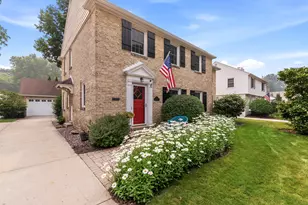 2434 N 93rd St, Wauwatosa, WI 53226 - Photo 32