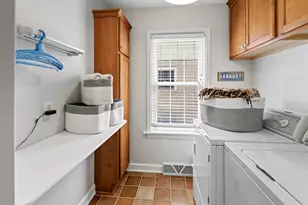 2434 N 93rd St, Wauwatosa, WI 53226 - Photo 14