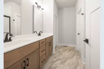 1733  Palmer Ct, Hartford, WI 53027 - Photo 12