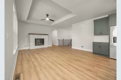 1733  Palmer Ct, Hartford, WI 53027 - Photo 2