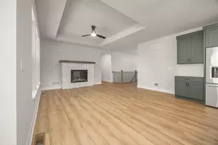 1733 Palmer Ct, Hartford, WI 53027 - Photo 2