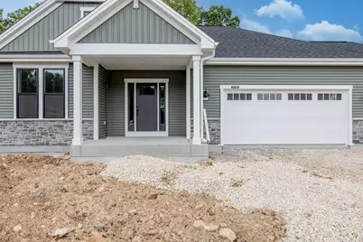 1733  Palmer Ct, Hartford, WI 53027 - Photo 2