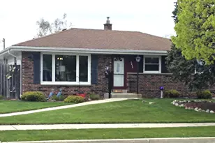 2834 E Eaton Ln, Cudahy, WI 53110 - Photo 2