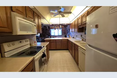 1425  Sun Valley Dr #202, Racine, WI 53406 - Photo 12