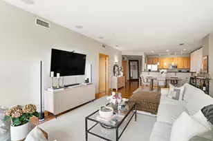 545 E Wells St, Milwaukee, WI 53202 - Photo 8