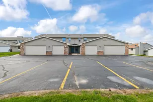 1015 E Woodview Ct, Slinger, WI 53086 - Photo 2