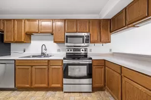 1015 E Woodview Ct, Slinger, WI 53086 - Photo 16