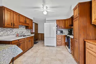 243 W Sumner St, Hartford, WI 53027 - Photo 12