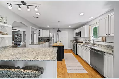 1069  Sauganash Dr, Fontana, WI 53125 - Photo 12