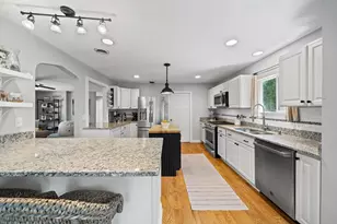 1069 Sauganash Dr, Fontana, WI 53125 - Photo 12