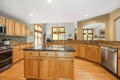 207  Woodlands Ct, Hartland, WI 53029 - Photo 10