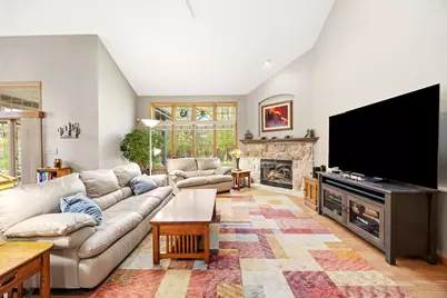 207  Woodlands Ct, Hartland, WI 53029 - Photo 6