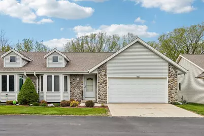 2908  Valley Ave, West Bend, WI 53095 - Photo 4
