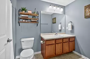 W197N16960 Stonewall Dr, Jackson, WI 53037 - Photo 12