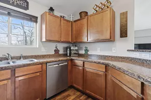 W197N16960 Stonewall Dr, Jackson, WI 53037 - Photo 4