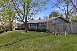 W169N8921 Hoyt Dr, Menomonee Falls, WI 53051 - Photo 32