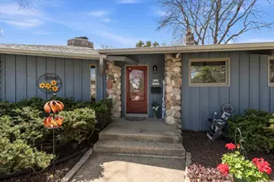 W169N8921 Hoyt Dr, Menomonee Falls, WI 53051 - Photo 2