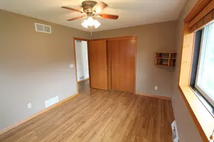 915 Park Cir, Racine, WI 53182 - Photo 8