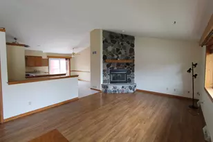 915 Park Cir, Racine, WI 53182 - Photo 6
