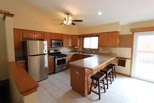 915 Park Cir, Racine, WI 53182 - Photo 2