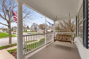857 N 8th St, Manitowoc, WI 54220 - Photo 2
