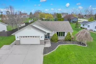 4916 White Fox Dr, Sheboygan, WI 53081 - Photo 2