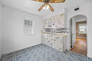 2815 S 91st St, West Allis, WI 53227 - Photo 6