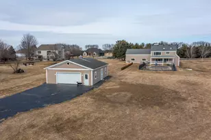 W1461 Maureen Ct, Bloomfield, WI 53147 - Photo 36