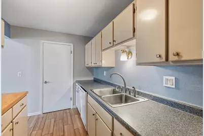 W168N11487  El Camino Dr, Germantown, WI 53022 - Photo 18
