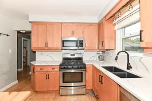 6300 W Cleveland Ave, Milwaukee, WI 53219 - Photo 10