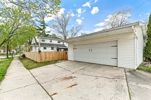 6300 W Cleveland Ave, Milwaukee, WI 53219 - Photo 26