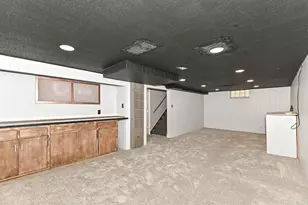 6300 W Cleveland Ave, Milwaukee, WI 53219 - Photo 24