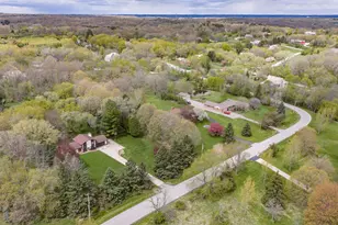 W296N575 Bryn Dr, Delafield, WI 53188 - Photo 2