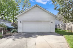 8229 Gridley Ave, Wauwatosa, WI 53213 - Photo 30
