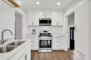 8229 Gridley Ave, Wauwatosa, WI 53213 - Photo 14