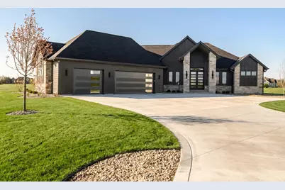 N67W34857  Ireland Dr, Oconomowoc, WI 53066 - Photo 2