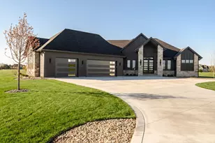 N67W34857 Ireland Dr, Oconomowoc, WI 53066 - Photo 2