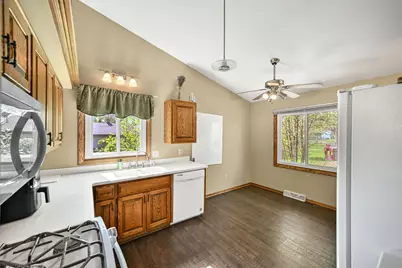 495 E Marquette Ave, Oak Creek, WI 53154 - Photo 6