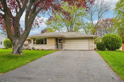 2430 W Apple Tree Rd, Glendale, WI 53209 - Photo 2