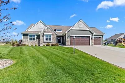 W158N6711  Tamarack Trl, Menomonee Falls, WI 53051 - Photo 2
