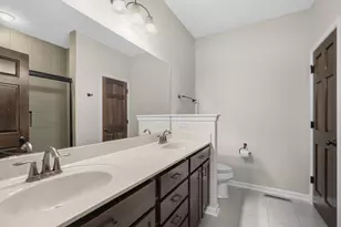 1406 Mockingbird Ct, Oconomowoc, WI 53066 - Photo 18