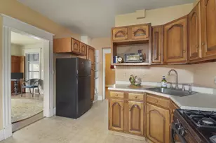 907 Chicago St, Racine, WI 53405 - Photo 8