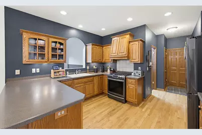 740  Meadow Ridge Ct, Brownsville, WI 53006 - Photo 4