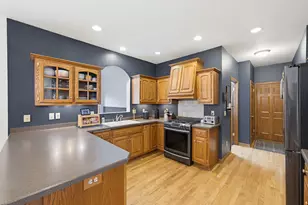 740 Meadow Ridge Ct, Brownsville, WI 53006 - Photo 4