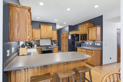 740  Meadow Ridge Ct, Brownsville, WI 53006 - Photo 6