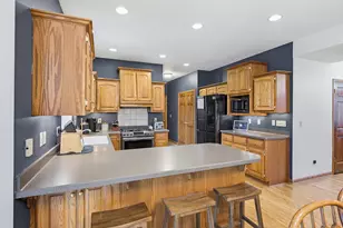 740 Meadow Ridge Ct, Brownsville, WI 53006 - Photo 6